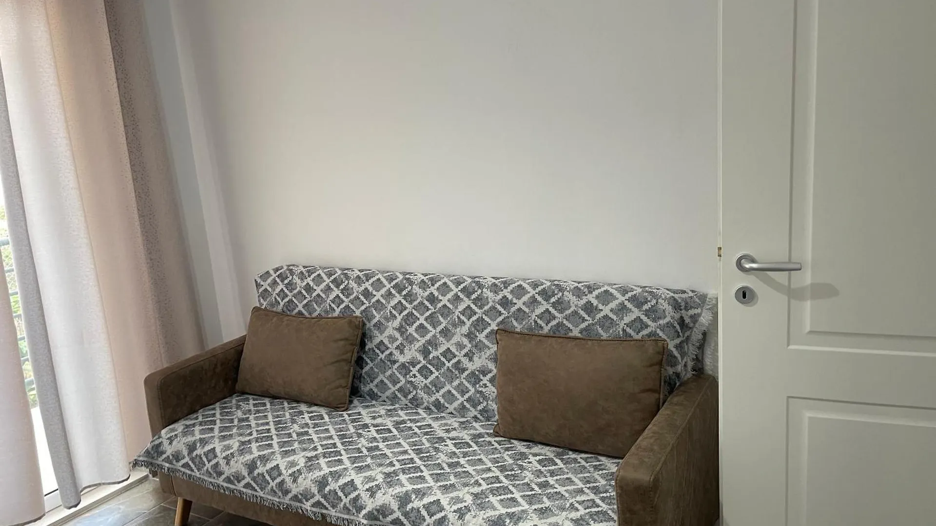 City Center & Near Lungomare Guest House Vlorë 0*,